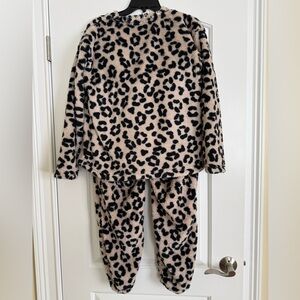 Women's Leopard Print Fleece Pajama Set